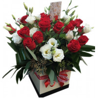 Красные розы с Белым Лизиантусом в коробке 6